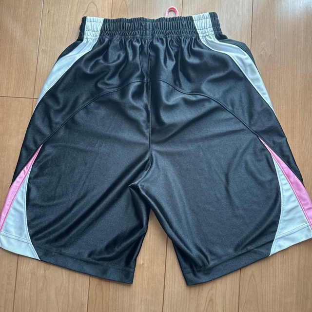 Converse レディース バスケットボールパンツ 黒/ピンク 光沢 (2/5)