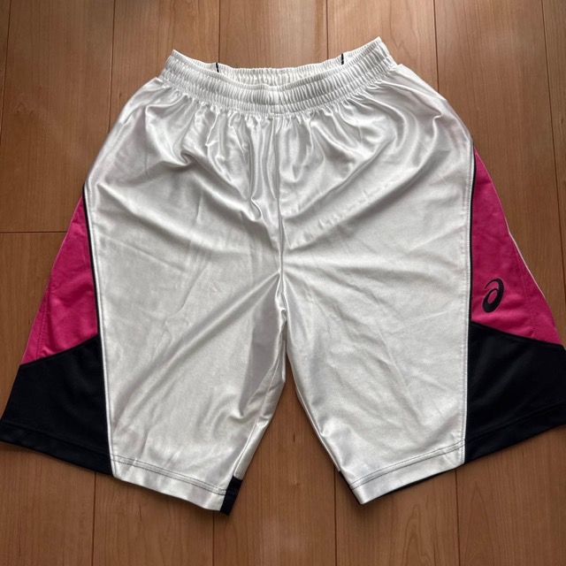 ASICS レディース バスケットボールパンツ ホワイト/ピンク/ブラック 光沢 (1/5)