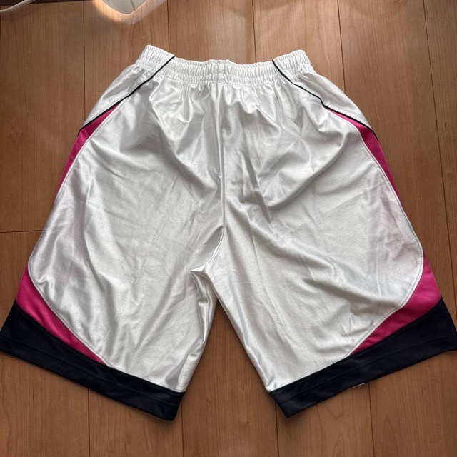 ASICS レディース バスケットボールパンツ ホワイト/ピンク/ブラック 光沢 (2/5)