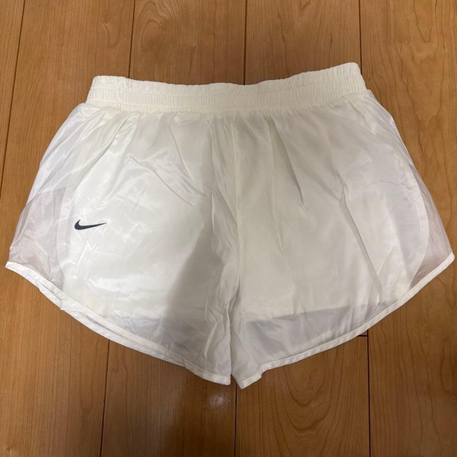 Nike ホワイト ショートパンツ レディース L (1/7)
