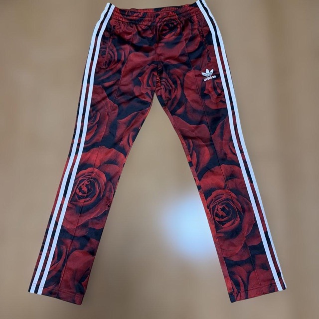 adidas レディース トラックパンツ ローズ柄 迷彩柄 (1/5)