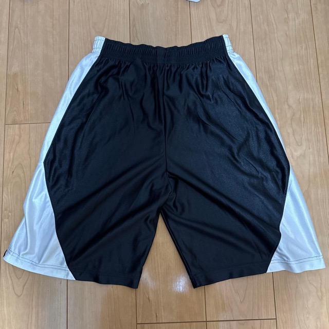 asics バスケットボールパンツ 黒/白/赤 光沢 (2/2)