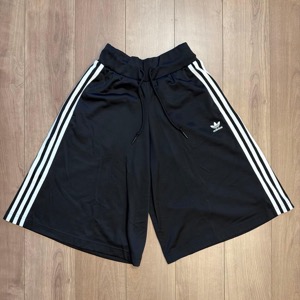 adidas ブラック 3本ライン キュロット レディースL