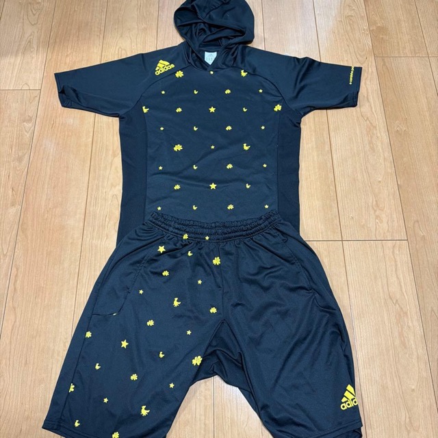 adidas フード付きジャージ上下セット 黒/黄色 (1/7)