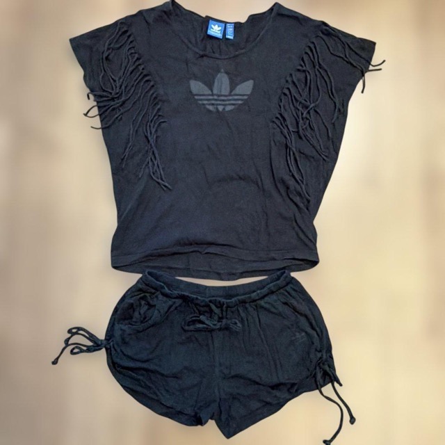 adidas ブラック フリンジ Tシャツ & ショーパン セット (1/5)