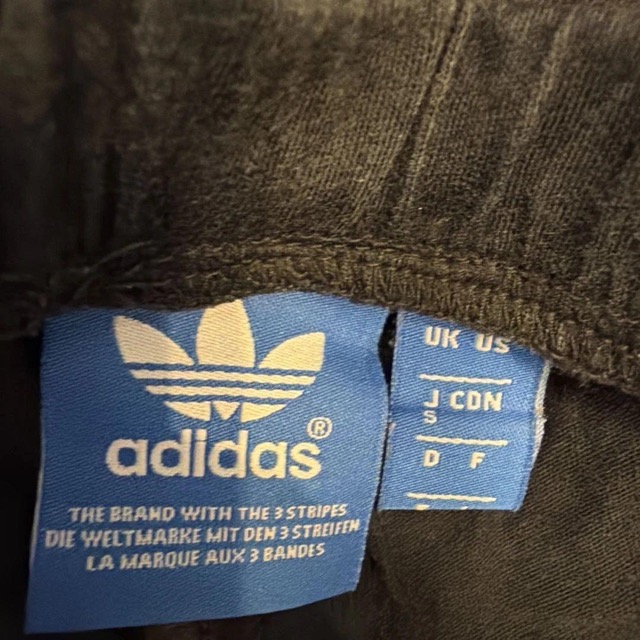 adidas ブラック フリンジ Tシャツ & ショーパン セット (4/5)