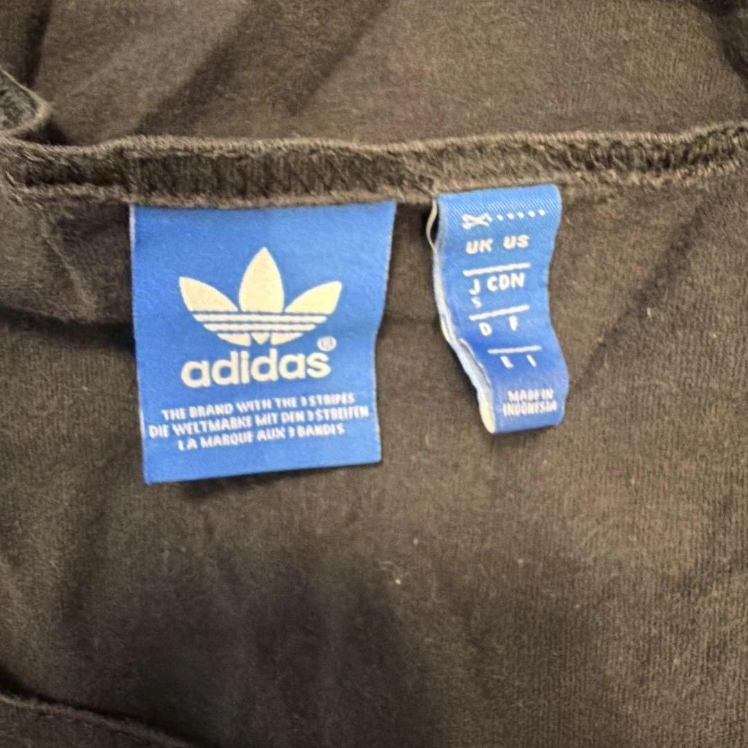 adidas レディース ブラック フリンジ Tシャツ & ショーパン セット (6/6)