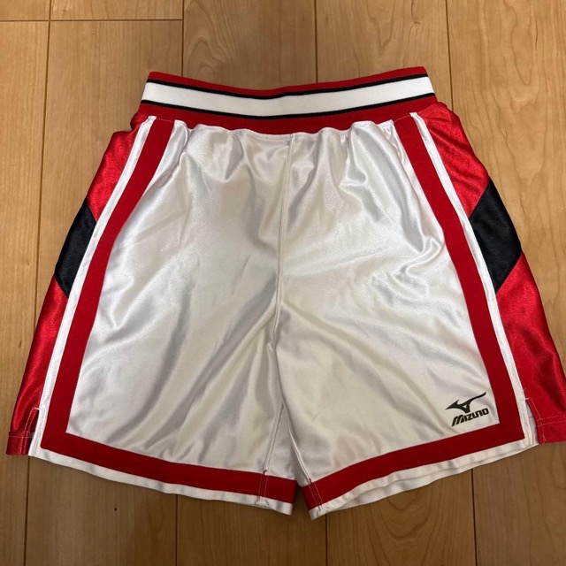 Mizuno バスケットボールパンツ バスパンSホワイト/レッド/ブラック 光沢 (1/3)