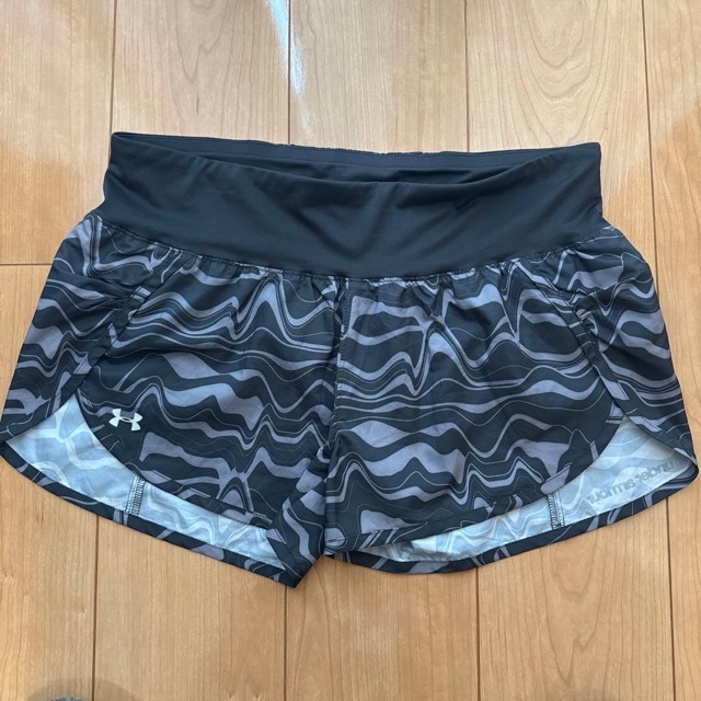 UNDER ARMOUR XL ランニングショーツ ランパン 黒/グレー (1/3)