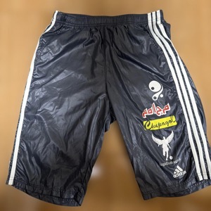 adidas ハーフパンツ グレー