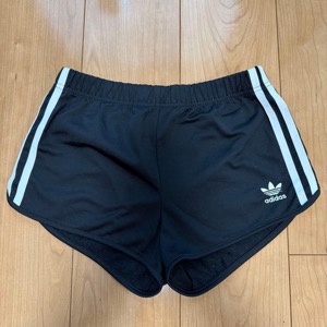 adidas ブラック ショートパンツ レディースS