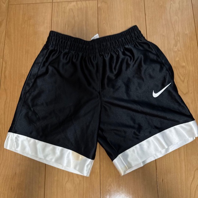 は*ん様 Nike 黒 レディース バスケットパンツ 光沢 (1/3)