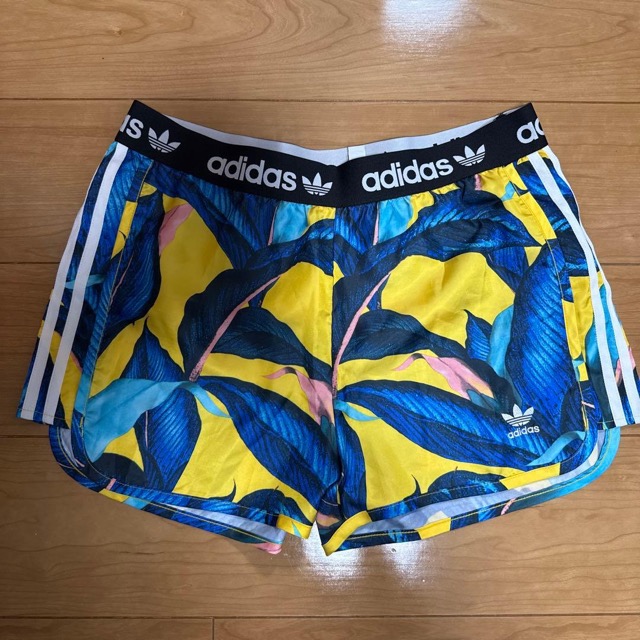 adidas 葉柄ショートパンツ UK 14 (1/3)