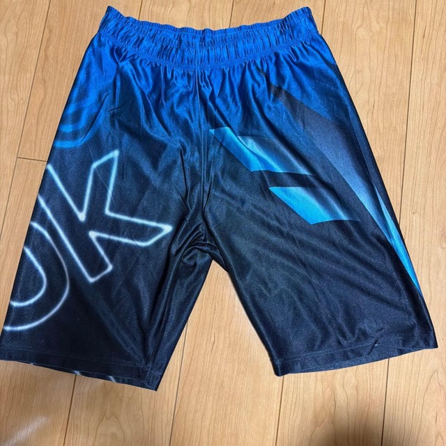 Reebok バスケットボールパンツ 黒/青 光沢 (1/5)