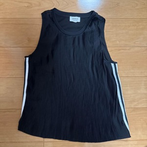 adidas 3 STRIPES TANK ブラックノースリーブ