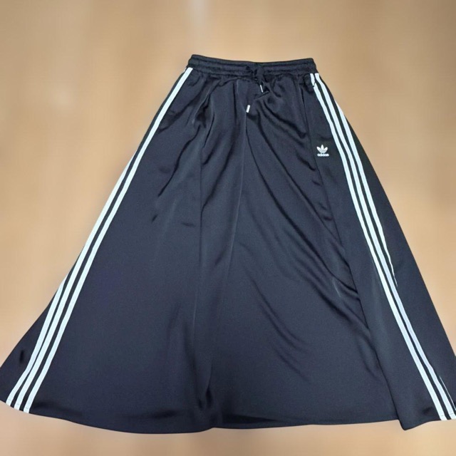 adidas ブラック フレアスカート M (1/2)