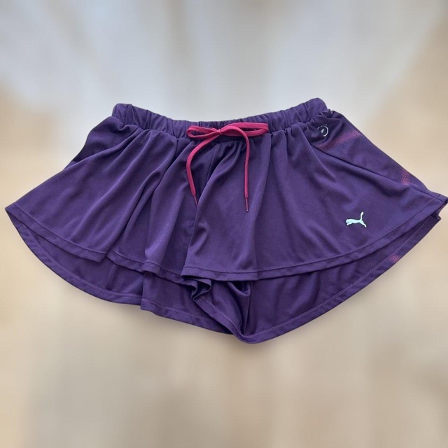 PUMA 紫色 スカート型ショートパンツ (1/4)