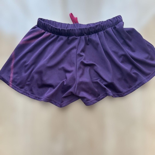 PUMA 紫色 スカート型ショートパンツ (2/4)