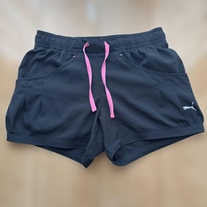 PUMA レディース ブラック ショートパンツ ランパン S
