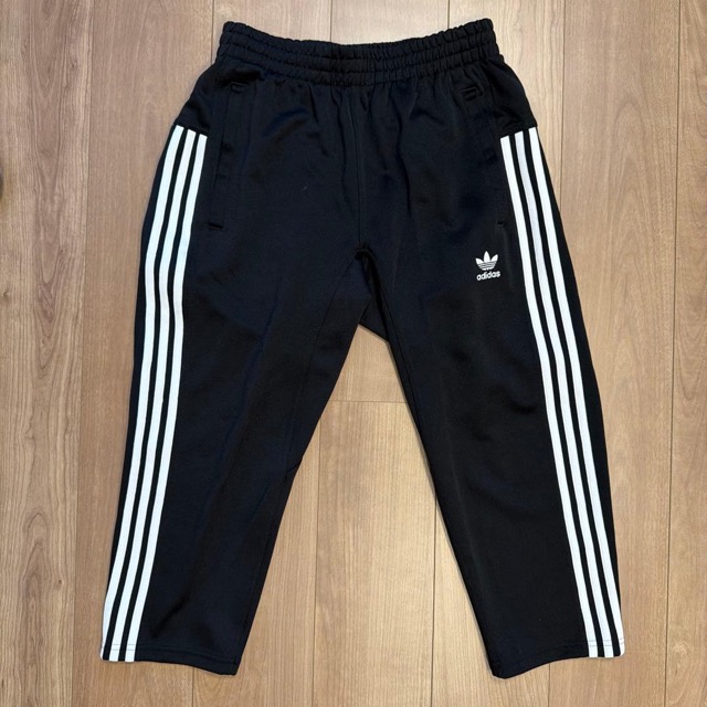 adidas 七分丈 ブラックジャージパンツ M (1/4)