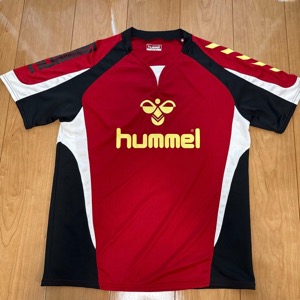 hummel レッド ブラック シャツ M