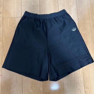 adidas レディース ショートパンツ